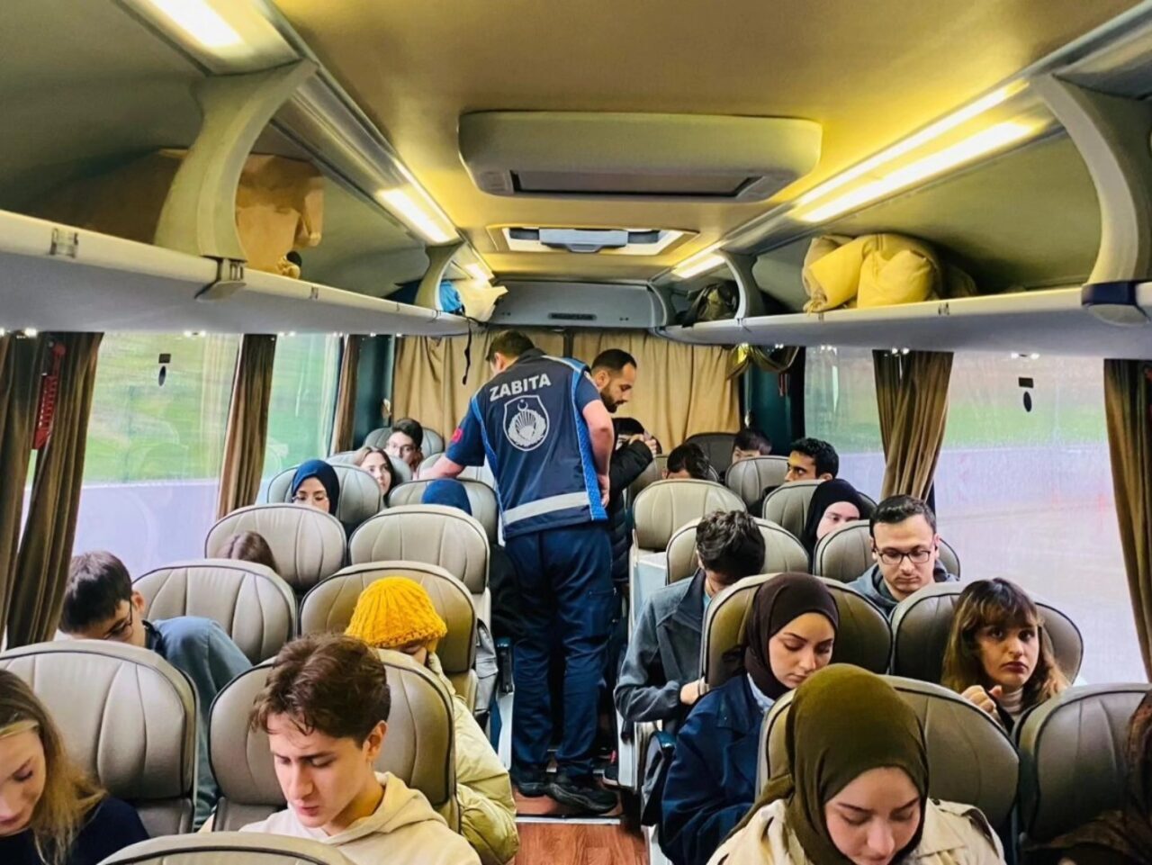 Gölcük Belediyesi, üniversite öğrencilerine yönelik ücretsiz ulaşım hizmetini Düzce'deki eğitim