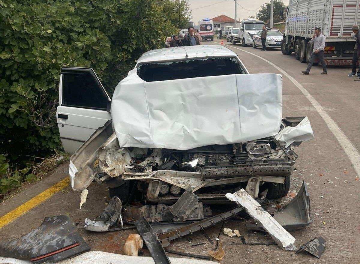 Manisa'nın Gördes ilçesinde, Mahmut Bek'in kullandığı kamyon ile Nail Hasan