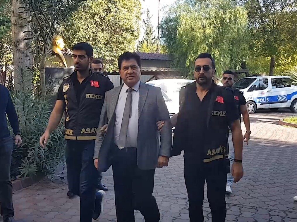 Antalya’da eski Kemer Belediye Başkanı Mustafa Gül, "nüfuz ticareti ve