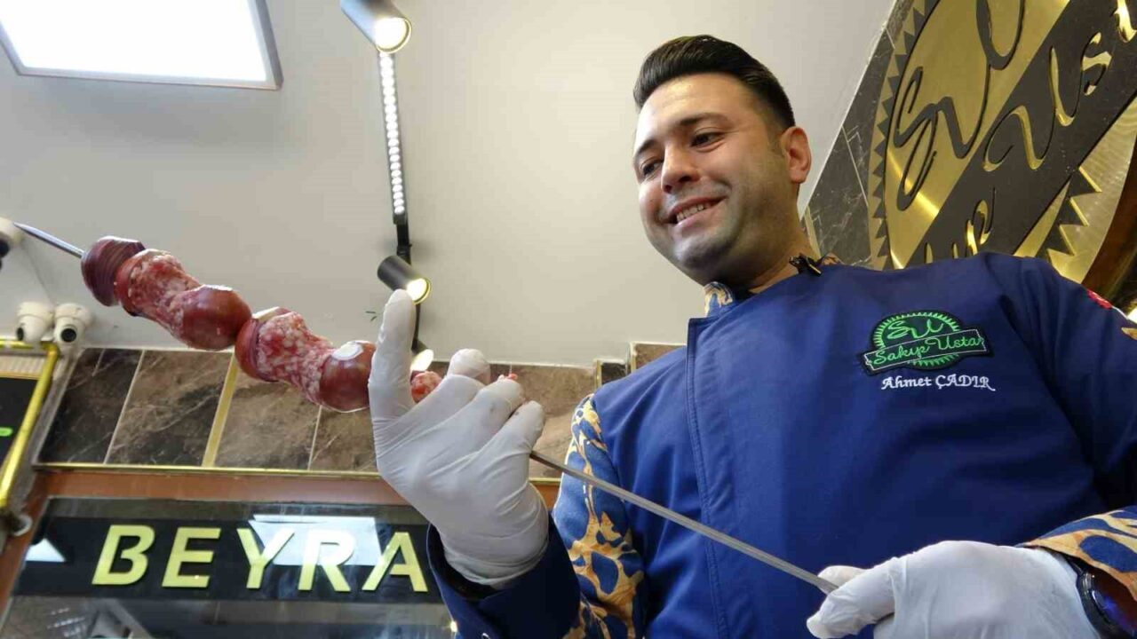 Gaziantep mutfağının vazgeçilmez lezzetlerinden soğan kebabı, kış aylarında besleyici özelliği