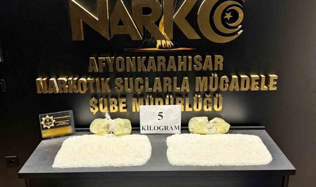 Afyonkarahisar’da Narkotik Ekipleri, Gübre Yüklü Tırda 5 Kilogram Uyuşturucu Madde Ele Geçirdi Afyonkarahisar'da polis, gübre taşıyan bir tırda yaptıkları aramada 5 kilogram