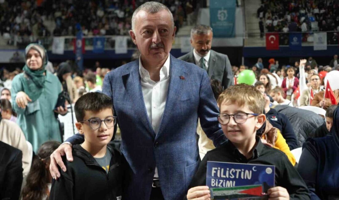 Kocaeli Büyükşehir Belediyesi, "Çok Sayıda Ebeveynin Çocuğuna Aynı Anda Kitap