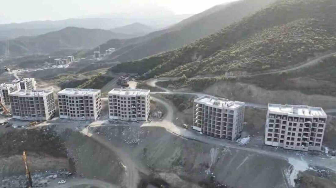 Hatay'ın Antakya ilçesinde, Gülderen Mahallesi'nde 1342 konut ile birlikte sosyal