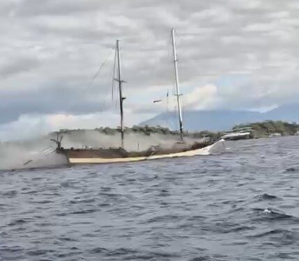 Muğla'nın Fethiye ilçesinde, Göcek açıklarında bir gulet teknede yangın çıktı.