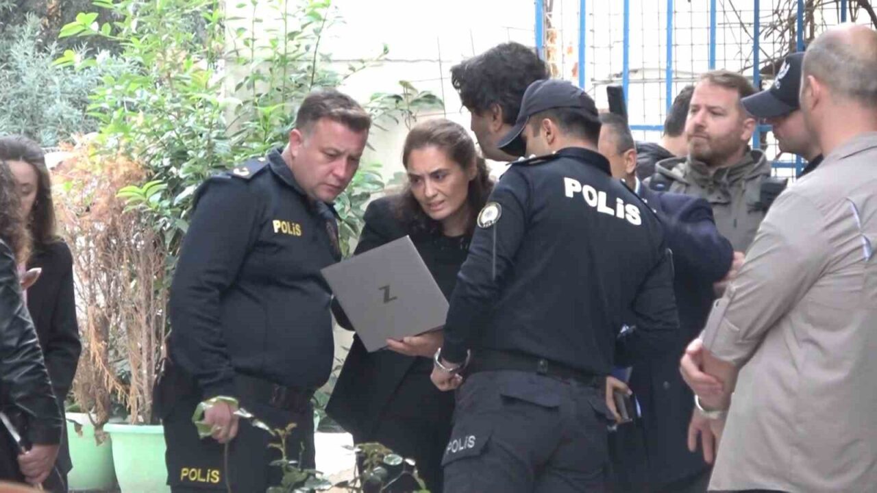 Arabesk sanatçısı Gül Tut, bilinen adıyla Güllü'nün ölüm raporu açıklandı.