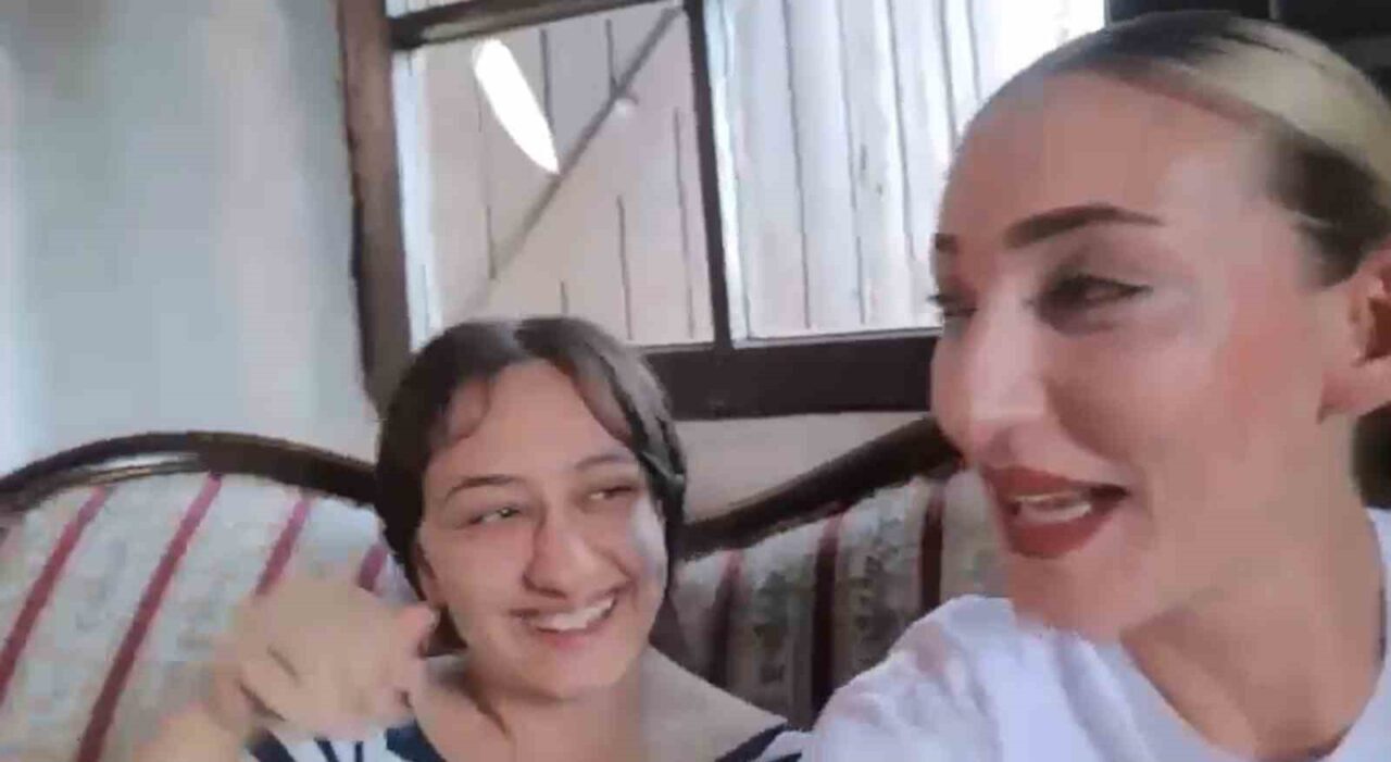 Ünlü sanatçı Güllü (Gül Tut), Yalova'nın Çınarcık ilçesinde pencereden düşerek