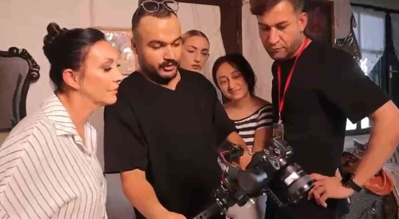 Ünlü sanatçı Güllü, 26 Eylül 2025'te Yalova'nın Çınarcık ilçesinde evinin