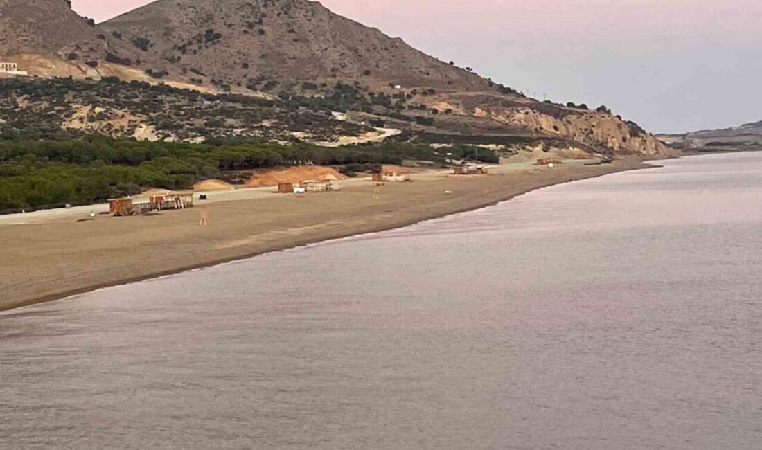 Gökçeada’da 10 Bin Kişilik Plaj Projesi ile Turizm Faaliyetleri Geliştiriliyor Gökçeada Belediye Başkanı Bülent Ecevit Atalay, Uğurlu mevkisinde 10 bin