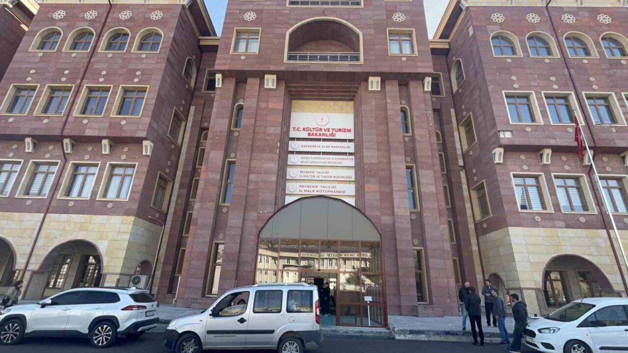 Kapadokya'daki Nevşehir Restorasyon ve Konservasyon Bölge Laboratuvarı'nda güvenlik görevlisi Ömer