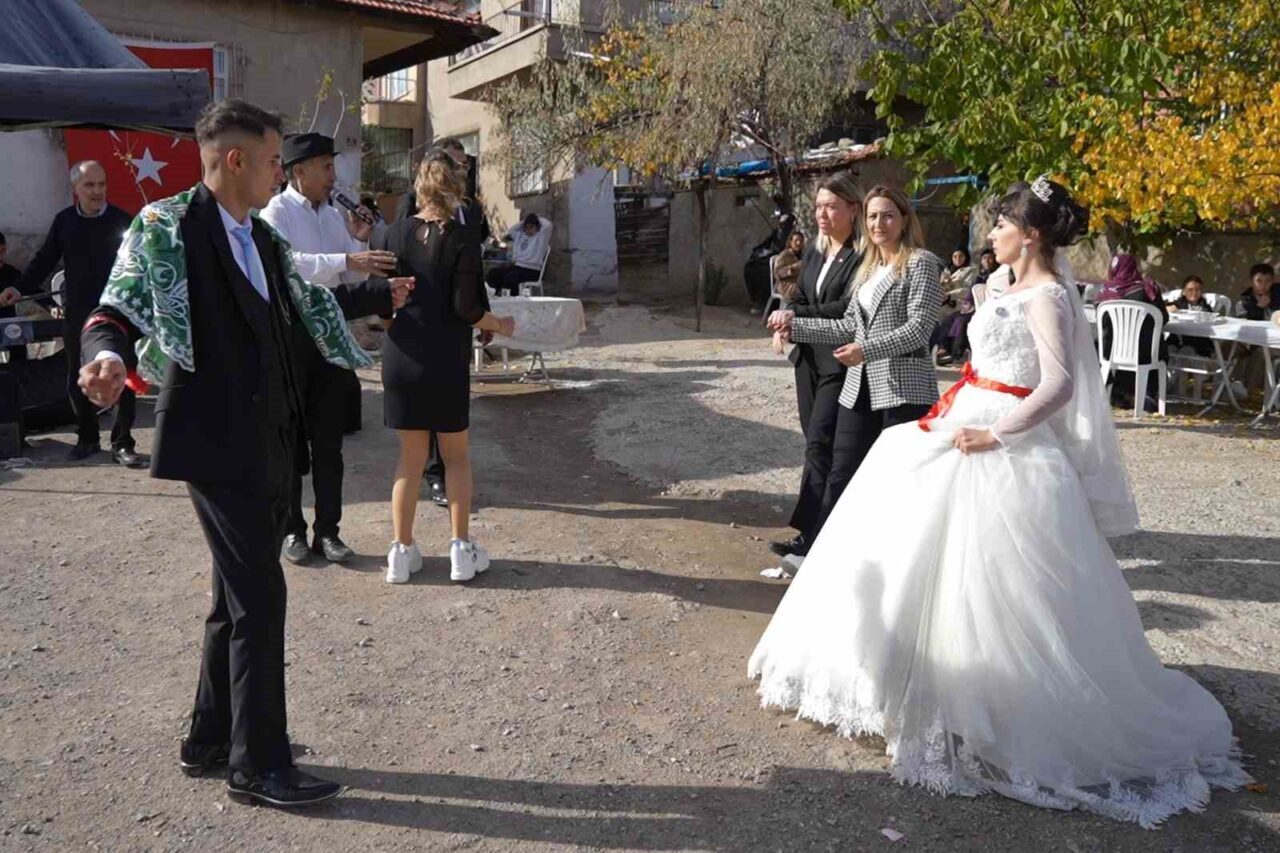 Kırıkkale'de Hidayet (64) ve Hafize Özmen (60) çifti, hac kurasında