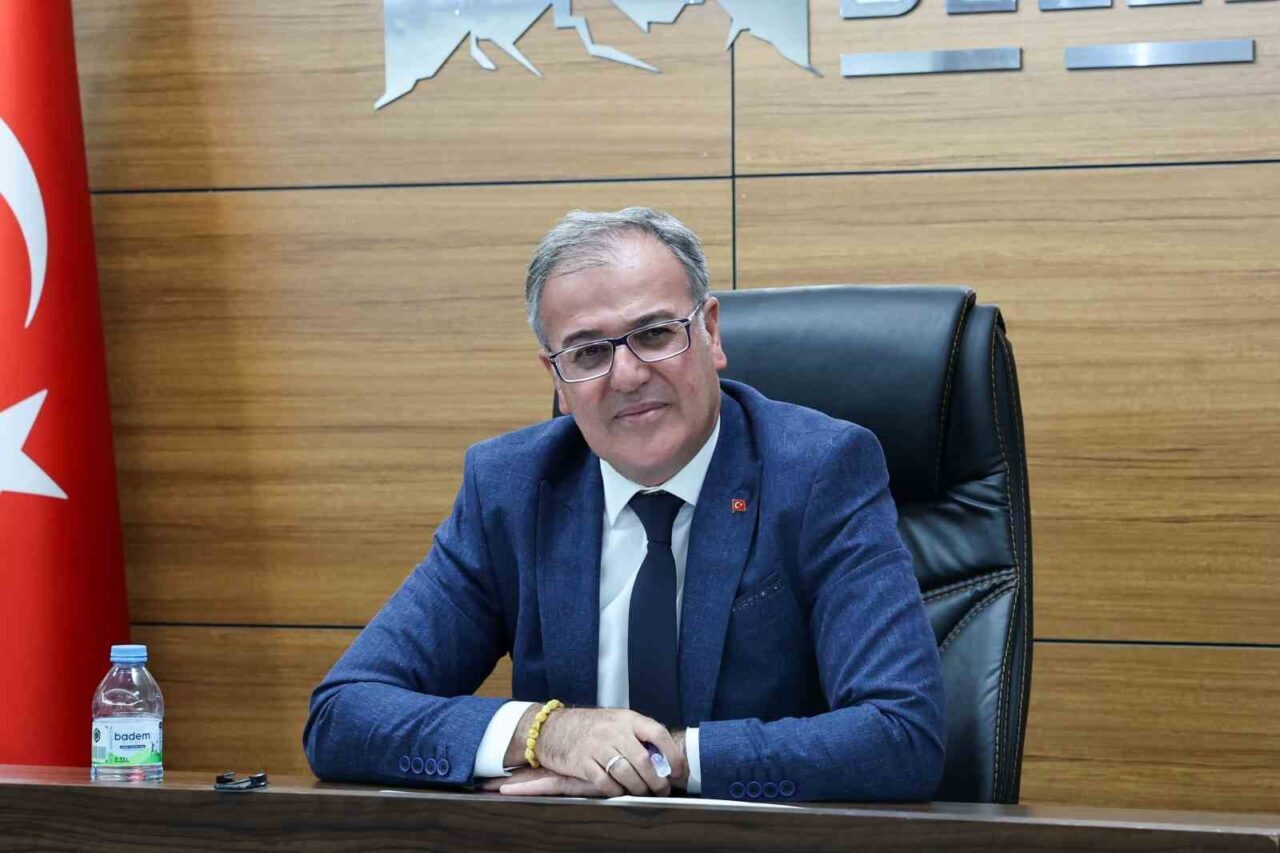 Hacılar Belediye Başkanı Özdoğan, Kış Hazırlıkları ve Meydan Düzenlemeleri İçin Çalışmaların Devam Ettiğini Açıkladı