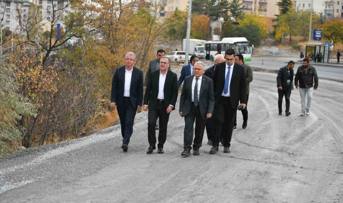 Kayseri Büyükşehir Belediye Başkanı Büyükkılıç’tan 100 Milyon TL’lik Hacılar Kayseri Caddesi Yol Yenileme Projesine Denetim Ziyareti Kayseri Büyükşehir Belediye Başkanı Dr. Memduh Büyükkılıç, Hacılar Kayseri Caddesi'ndeki
