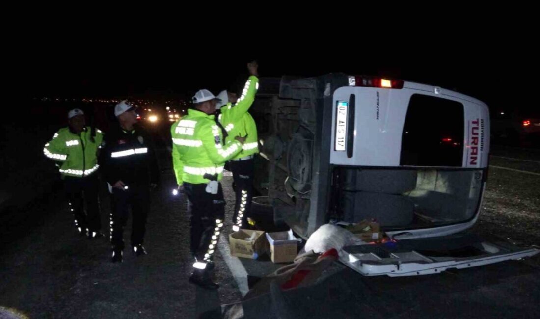 Malatya’da Lastiği Patlayan Hafif Ticari Araç Tur Midibüsüne Çarptı: 14 Yaralı Malatya-Adıyaman karayolunda bir hafif ticari aracın lastiği patlayarak tur midibüsüne