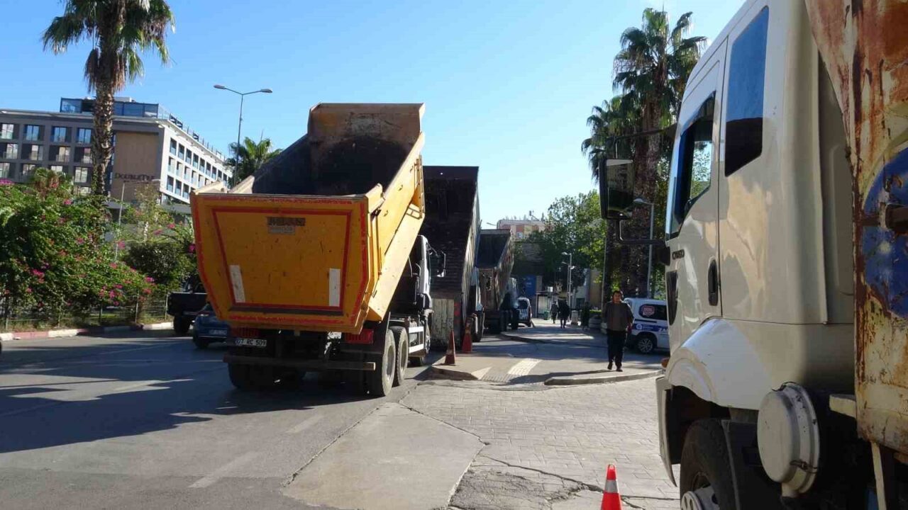 Antalya'da hafriyatçılar, Büyükşehir Belediyesi'ne kesilen cezalara karşı toplandı. Oda Başkanı