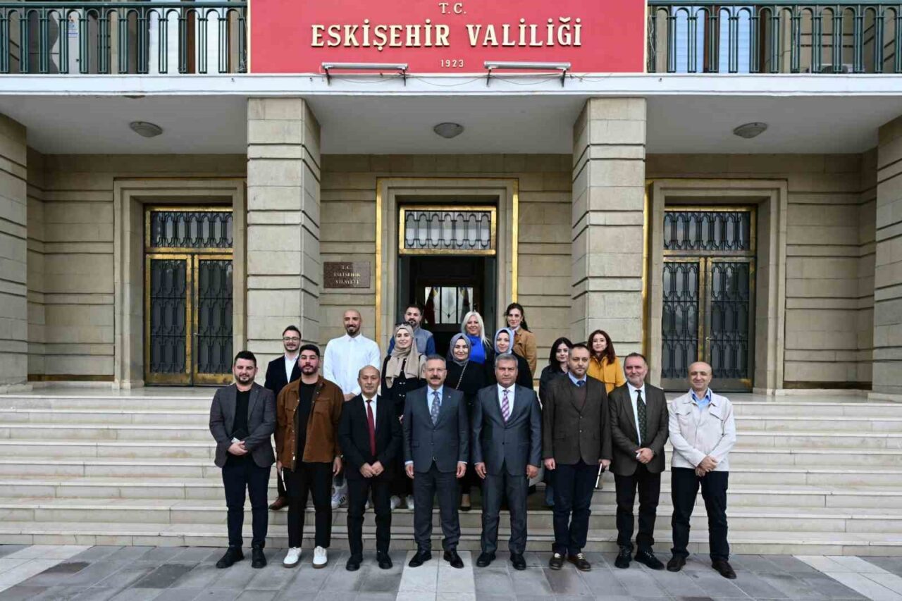 Eskişehir’de Basın Mensuplarına Vali Aksoy Tarafından Basın Kartları Dağıtıldı