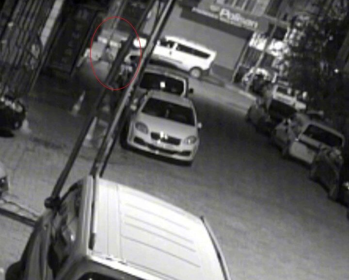 Hakan Tosun’un öldürülmesiyle ilgili yeni görüntüler ortaya çıktı, iki şüpheli tutuklandı İstanbul Esenyurt'ta Hakan Tosun'un uğradığı saldırıyla ilgili yeni görüntüler gün