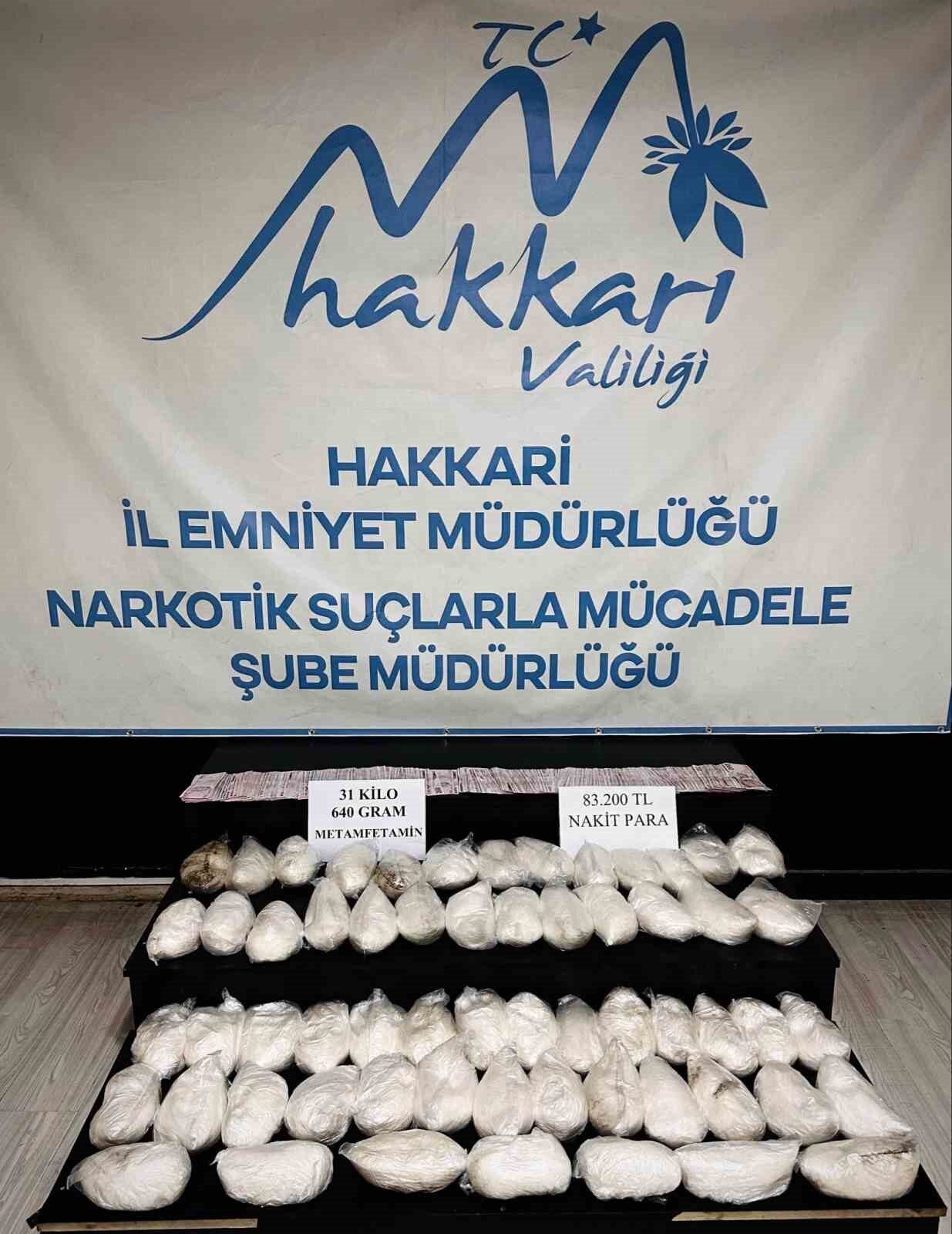 Hakkari’de 31 Kilo 640 Gram Metamfetamin Ele Geçirildi, 3 Şüpheli Gözaltında