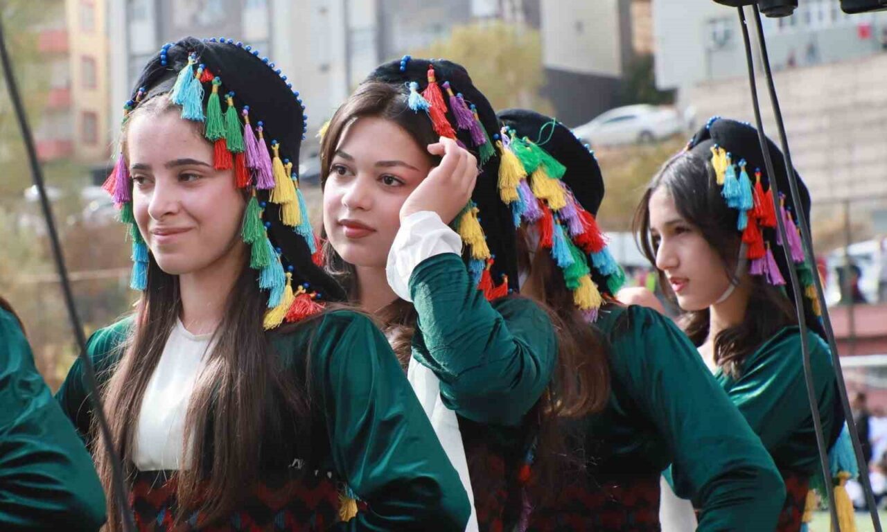 Hakkâri’de Cumhuriyet Bayramı Coşkuyla Kutlandı: 102 Yıllık Zafer Sevinci Yeniden Yaşandı