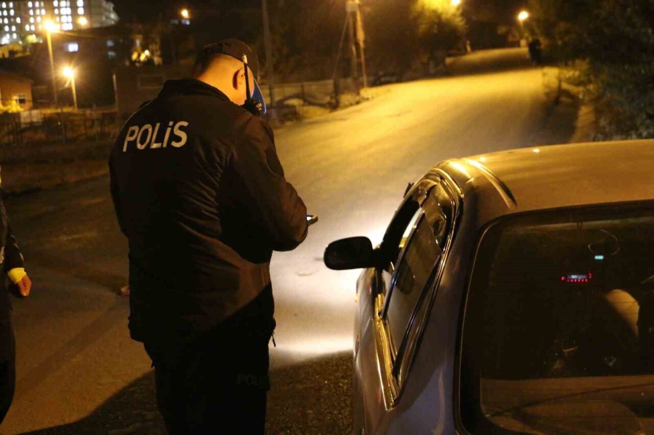 Hakkari’de Emniyet Ekiplerinden Güvenlik Denetimi: Şüpheli Davranışlara Göz Açtırılmayacak