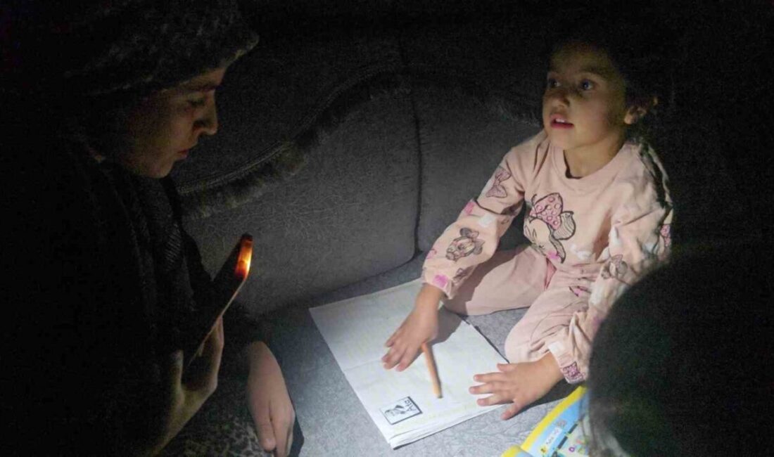 Hakkâri’nin Dağgöl Mahallesi’nde yaşayan Ebru Akbay, ailevi zorluklarla boğuşarak inşa