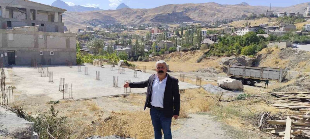 Hakkari'nin Dağgöl Mahallesi'nde, hayırsever Adil Özkan tarafından inşa edilecek cami