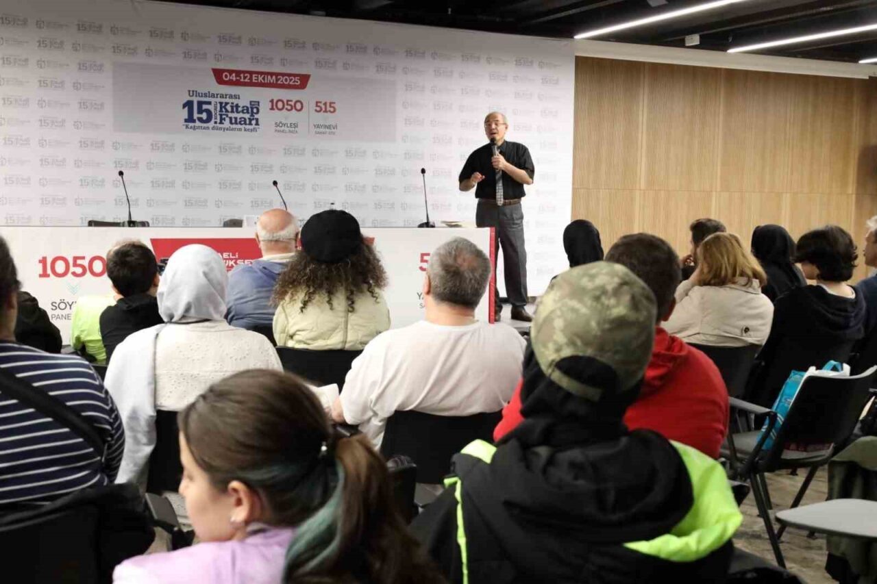 Kocaeli Kitap Fuarı'nda konuşan yazar Halit Ertuğrul, çocukların söylenenlere değil,