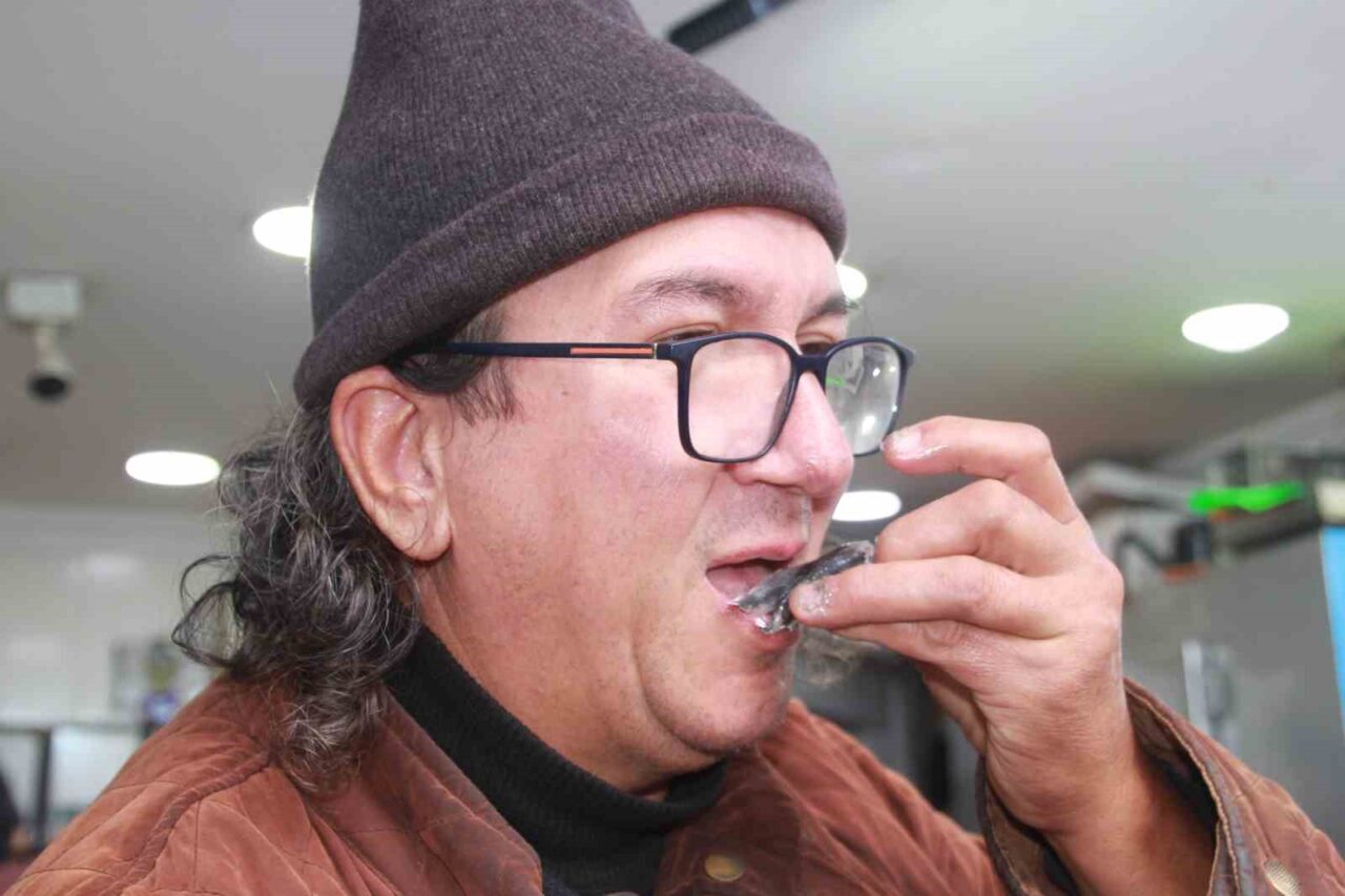 Ordu'da hamsi fiyatları 70 liraya düşerek vatandaşları sevindirdi. Balıkçı Faruk