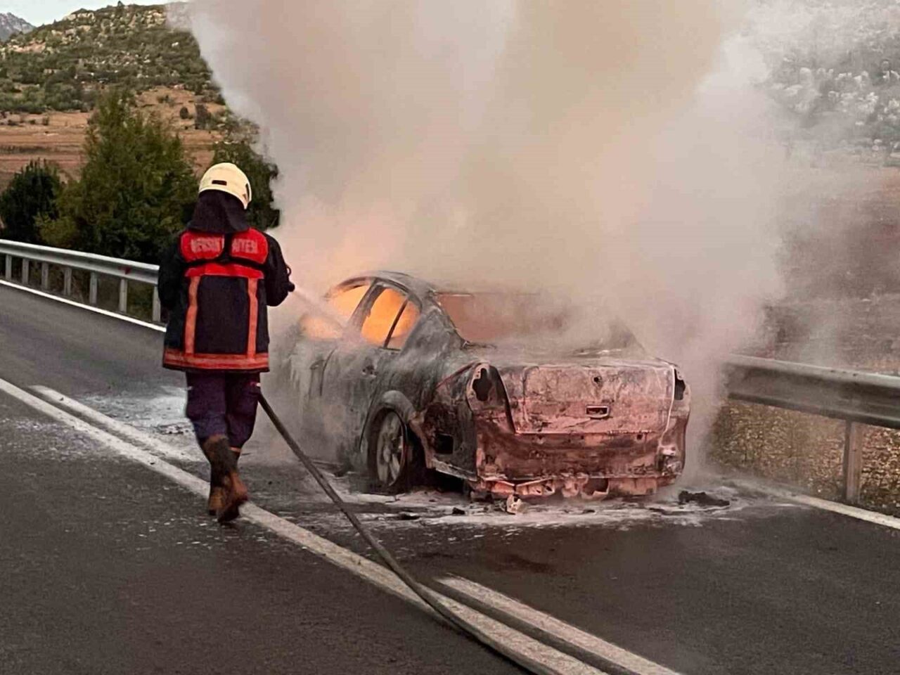 Mersin'in Tarsus-Çamlıyayla karayolunda Z. D.'ye ait bir otomobil seyrettiği sırada