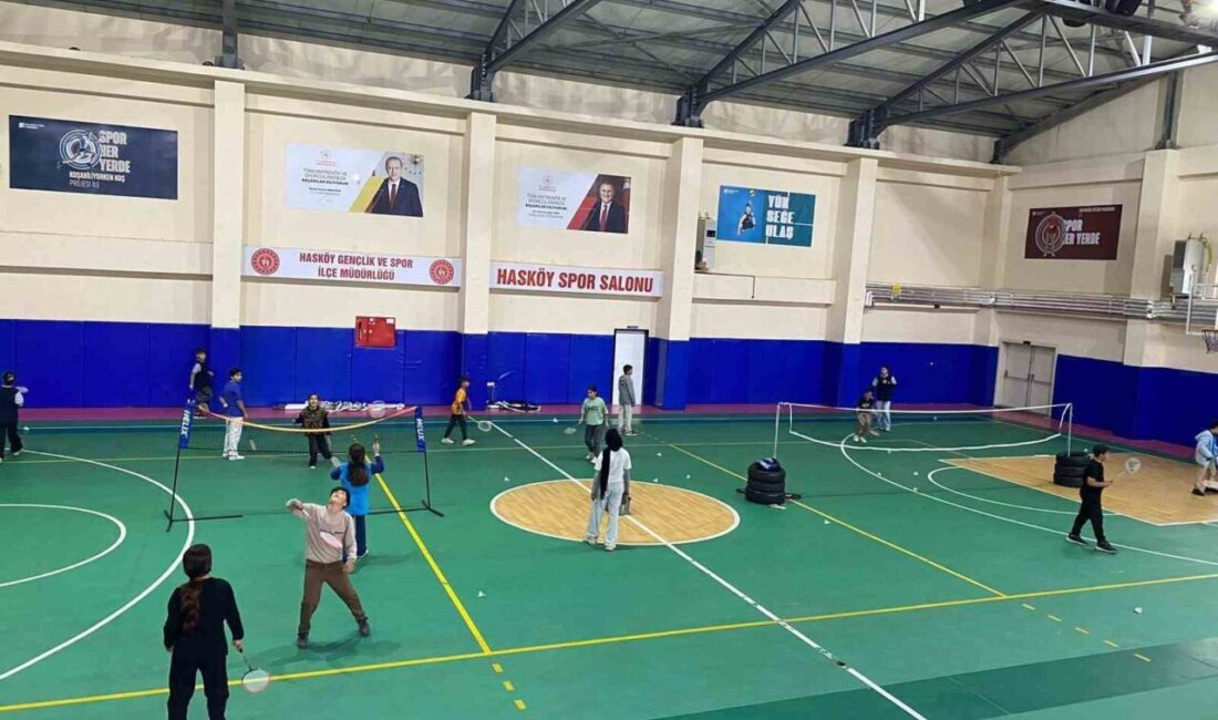 Muş’ta Badminton Antrenmanları Yoğun İlgiyle Devam Ediyor Muş'un Hasköy Gençlik ve Spor İlçe Müdürlüğü'nde badminton antrenmanları yoğun
