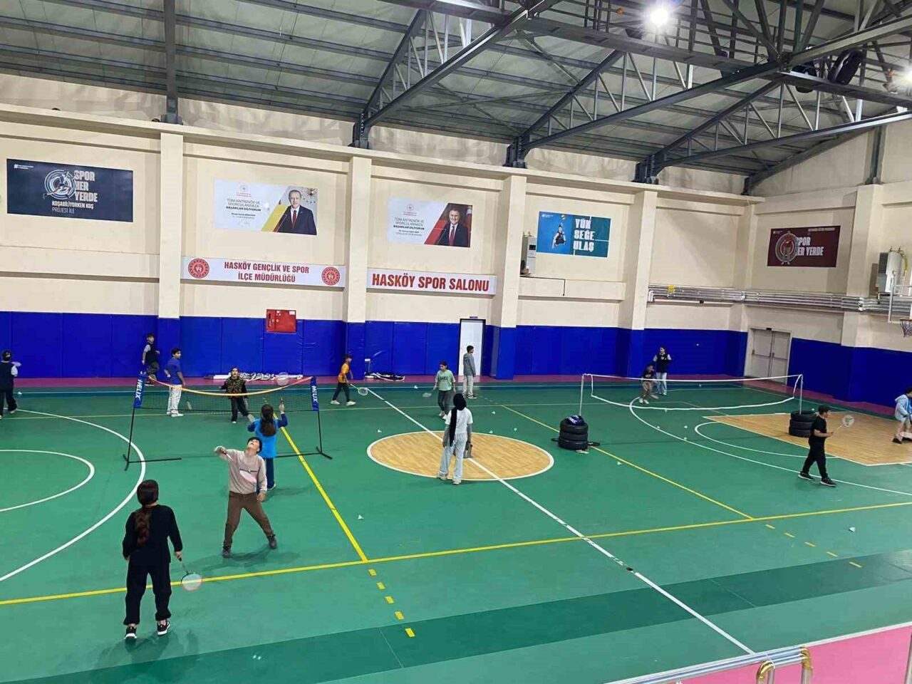 Muş'un Hasköy Gençlik ve Spor İlçe Müdürlüğü'nde badminton antrenmanları yoğun
