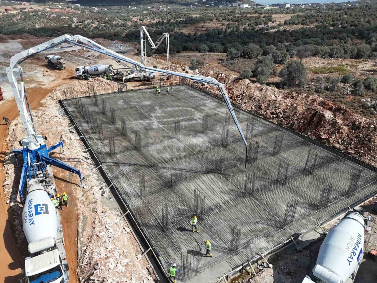 Hatay Büyükşehir Belediyesi, Mehmet Öntürk'ün liderliğinde Yayladağı Yukarıokçular Mahallesi'nde çok