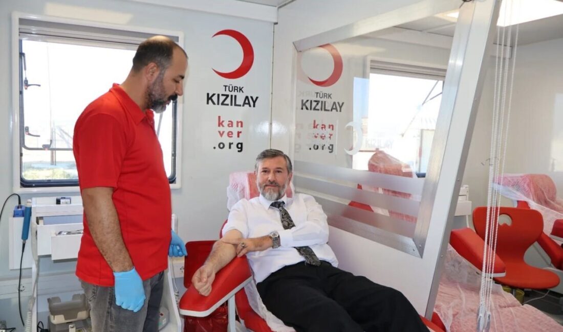 Hatay'da müftülük ve Türk Kızılay işbirliğiyle düzenlenen kan bağışı kampanyası,
