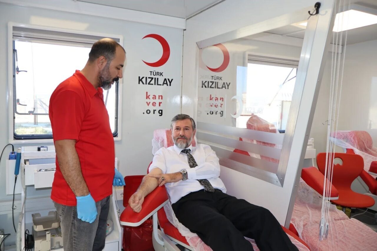 Hatay'da müftülük ve Türk Kızılay işbirliğiyle düzenlenen kan bağışı kampanyası,