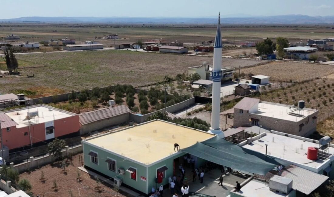 Hatay’da Depremin Ardından İnşa Edilen 104. Cami Dualarla Hizmete Açıldı Hatay'da deprem sonrası inşa edilen 104. cami olan Karabatak Mahallesi