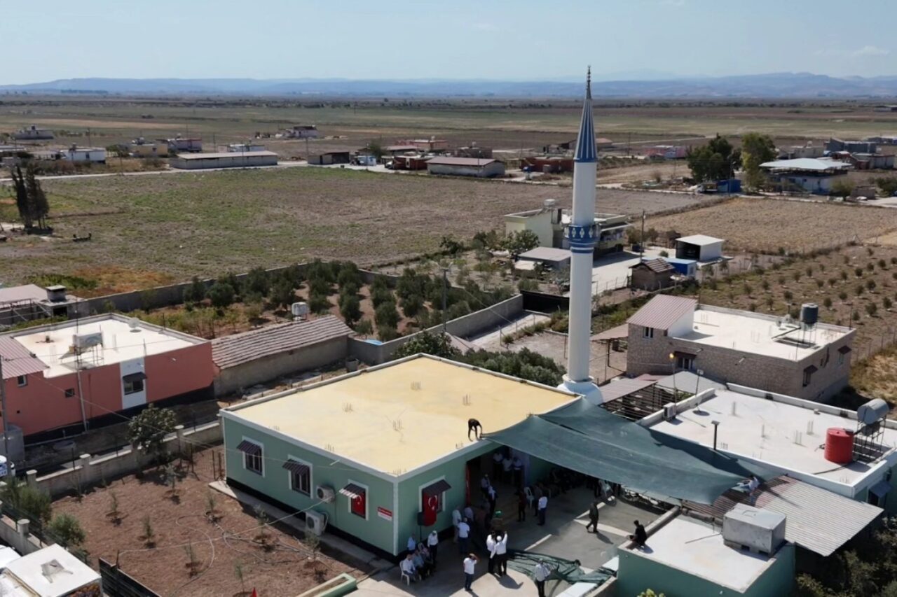 Hatay'da deprem sonrası inşa edilen 104. cami olan Karabatak Mahallesi