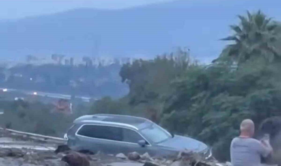 Hatay’da Şiddetli Yağışlar Heyelana Yol Açtı, Otoyol Geçici Olarak Kapatıldı Hatay'da etkili yağışlar, Payas ilçesinde heyelana neden oldu ve Toprakkale-İskenderun