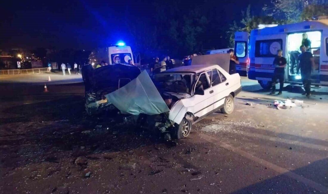 Hatay'ın Dörtyol ilçesinde iki otomobilin çarpışması sonucu biri bebek, toplamda