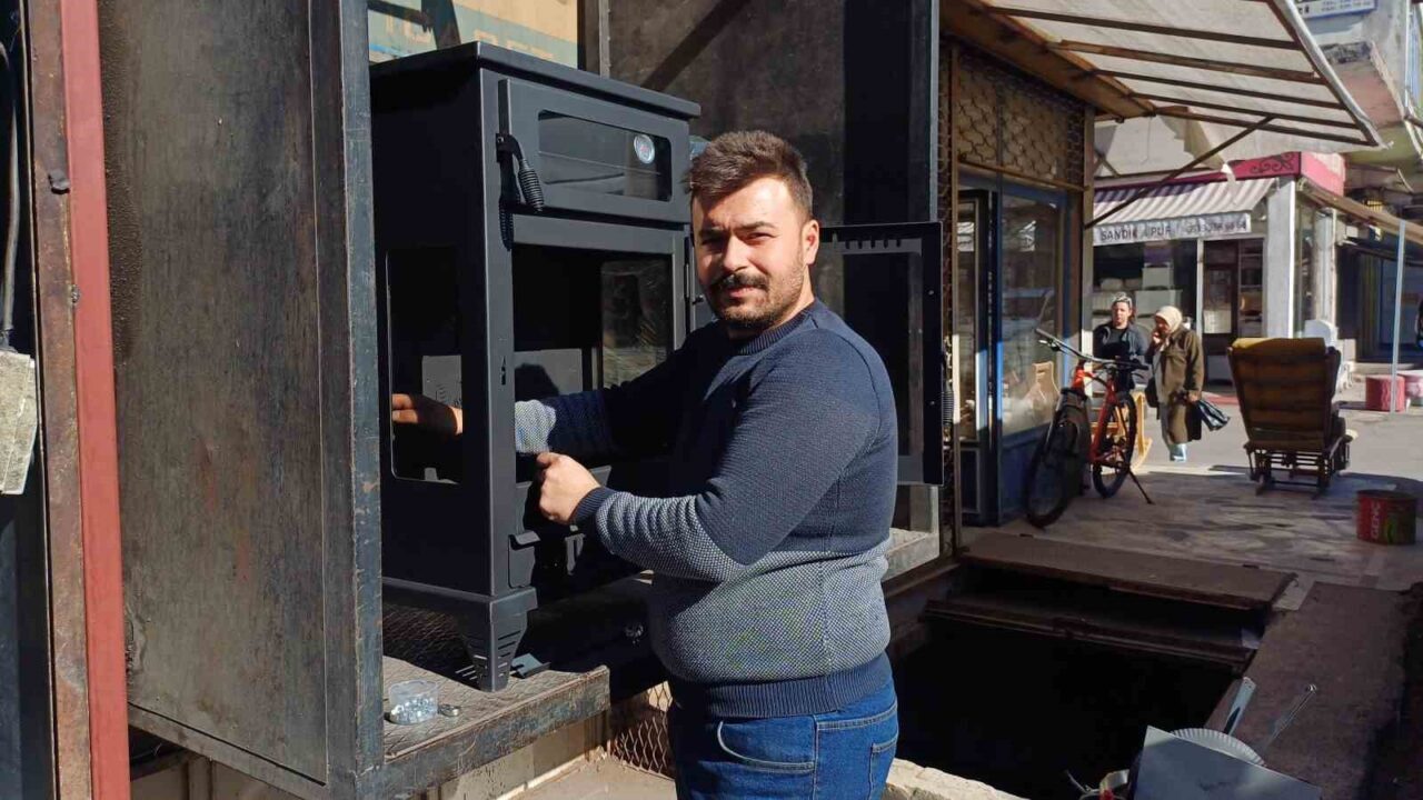 Kayseri'de havaların soğumasıyla soba alımında artış gözlemleniyor. Sobacılardan Mustafa Emre
