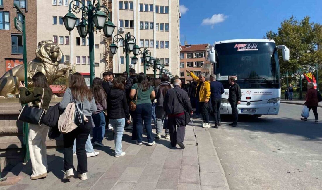 Eskişehir, hava sıcaklıkları düşse de yerli turistlerin akınına uğramaya devam