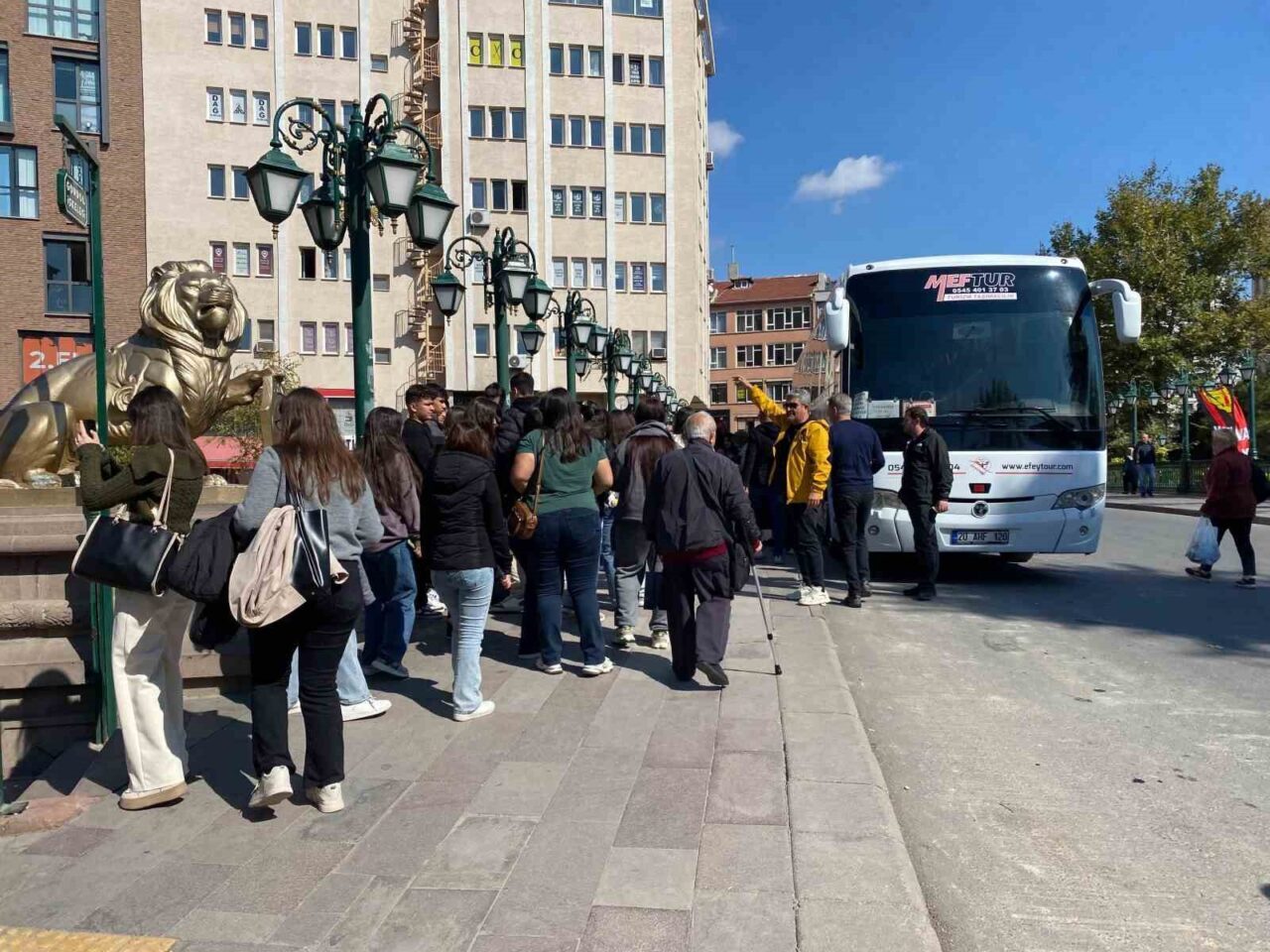 Eskişehir, hava sıcaklıkları düşse de yerli turistlerin akınına uğramaya devam