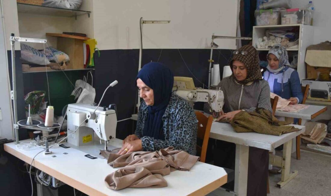Gaziantep’te Kadın Girişimciler, El Sanatlarıyla Türkiye’ye Açılıyor Gaziantep'te, Şahinbey Belediyesi'nin el sanatları kurslarını başarıyla tamamlayarak kooperatif kuran