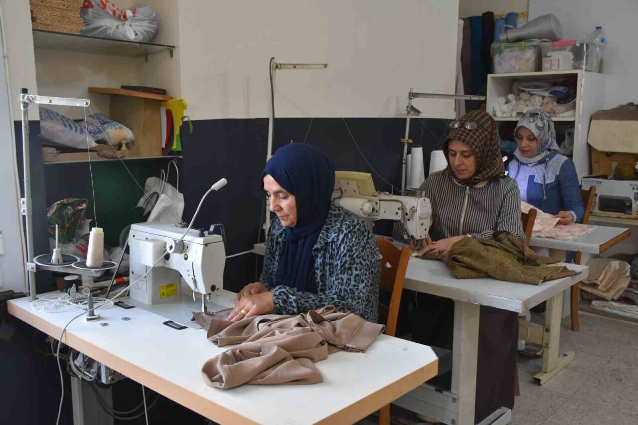 Gaziantep'te, Şahinbey Belediyesi'nin el sanatları kurslarını başarıyla tamamlayarak kooperatif kuran
