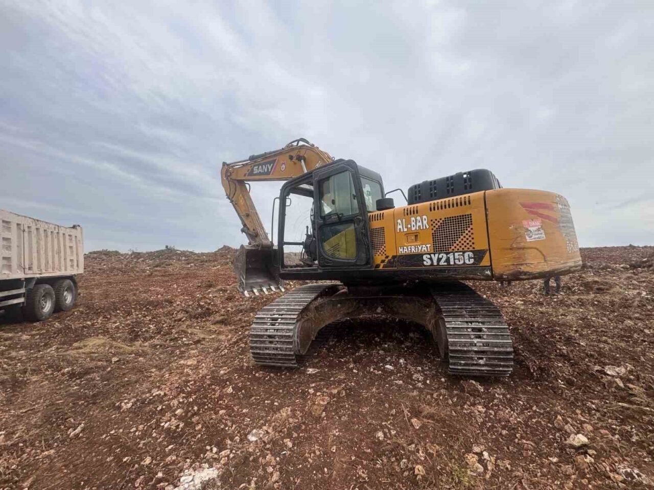 Aydın'ın Didim ilçesindeki Yalıköy Mahallesi'nde izinsiz hazine kazısı yapan iki