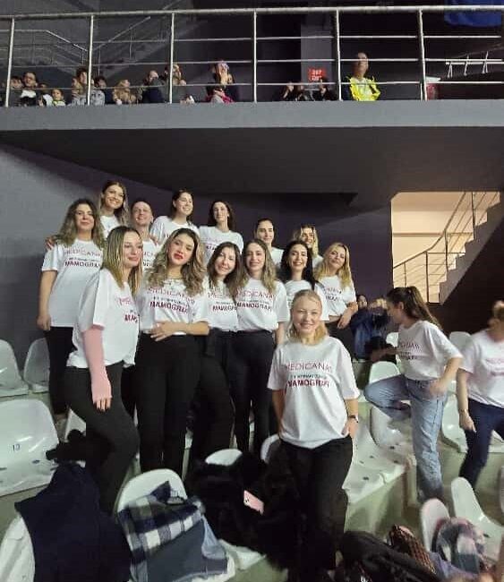 Ekim ayı "Meme Kanseri Farkındalık Ayı" etkinliğinde Fenerbahçe Medicana-THY Kadın