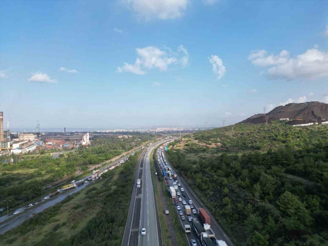 Hatay’da etkili yağışlar sonrası Payas ilçesinde sel meydana geldi ve