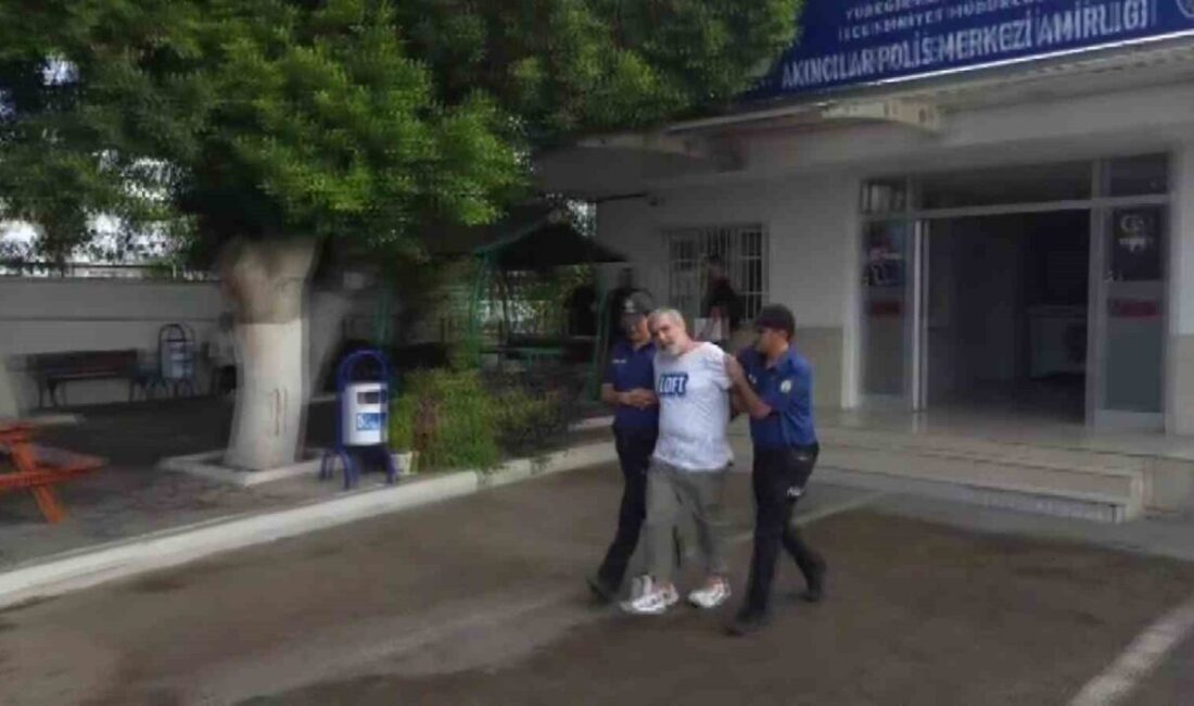 Adana’da 19 Yıl Hapis Cezası Bulunan Firari Hükümlü Yakalandı; Hırsızlık Suçuyla İlgili Cezası Dikkat Çekti. Adana'da, 19 yıl 15 gün kesinleşmiş hapis cezası bulunan L.D.