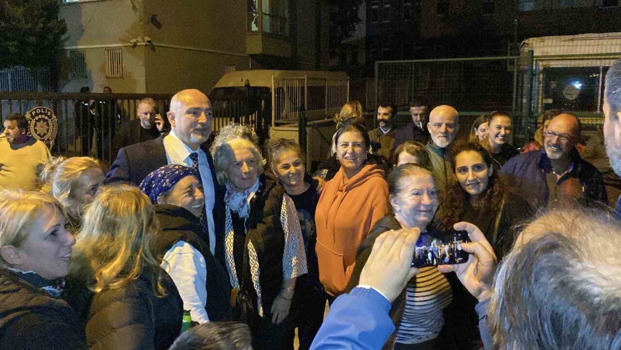 İstanbul Büyükşehir Belediyesi'ne yönelik yolsuzluk soruşturması kapsamında Hopa Belediye Başkanı