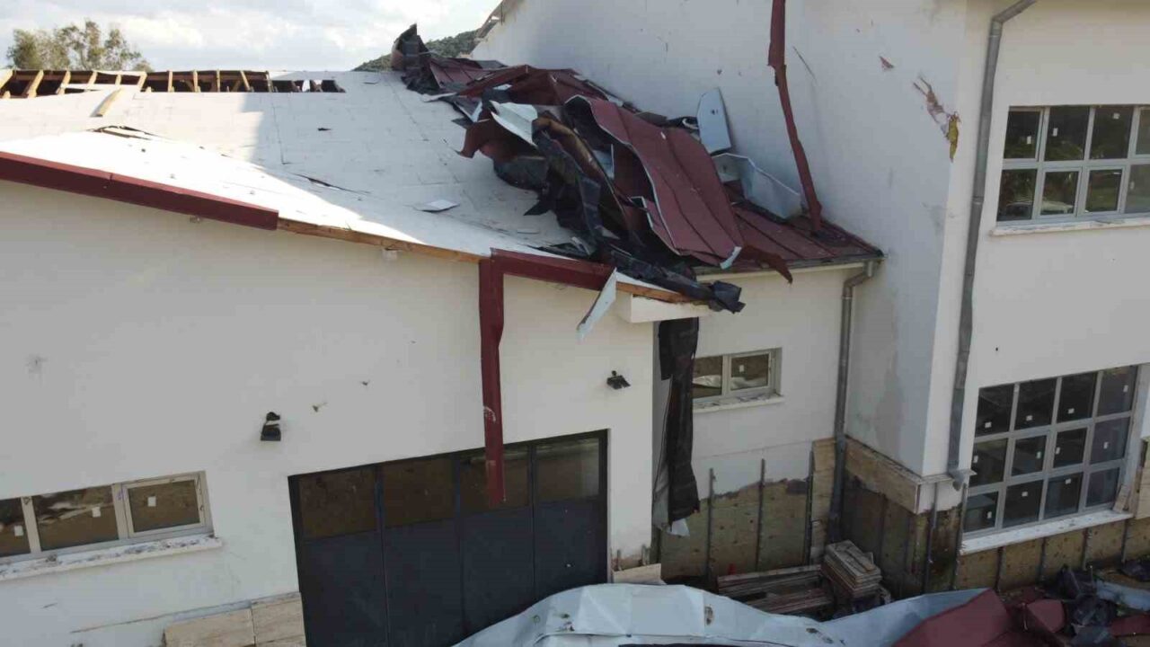 Adana'nın Kozan ilçesinde meydana gelen hortum, Bucak Çok Programlı Anadolu