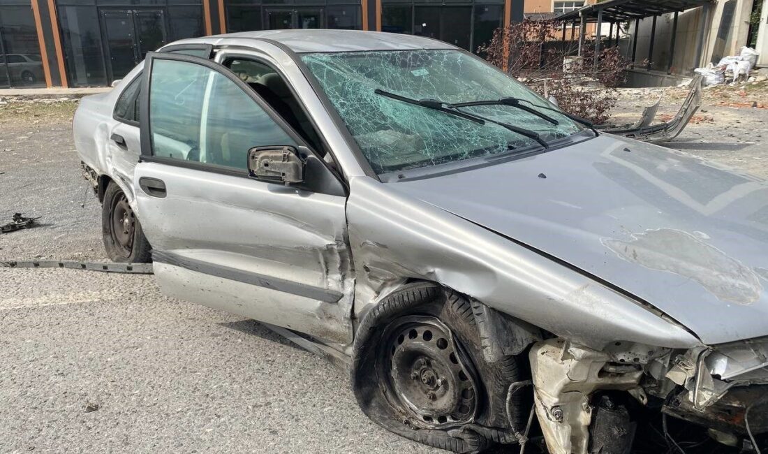 Mudanya’da Kontrolü Kaybeden Sürücünün Aracı Park Halindeki Araca Çarptı, Bir Kişi Yaralandı Bursa'nın Mudanya ilçesinde, K.E. (36) yönetimindeki otomobil, direksiyon hakimiyetinin kaybedilmesi