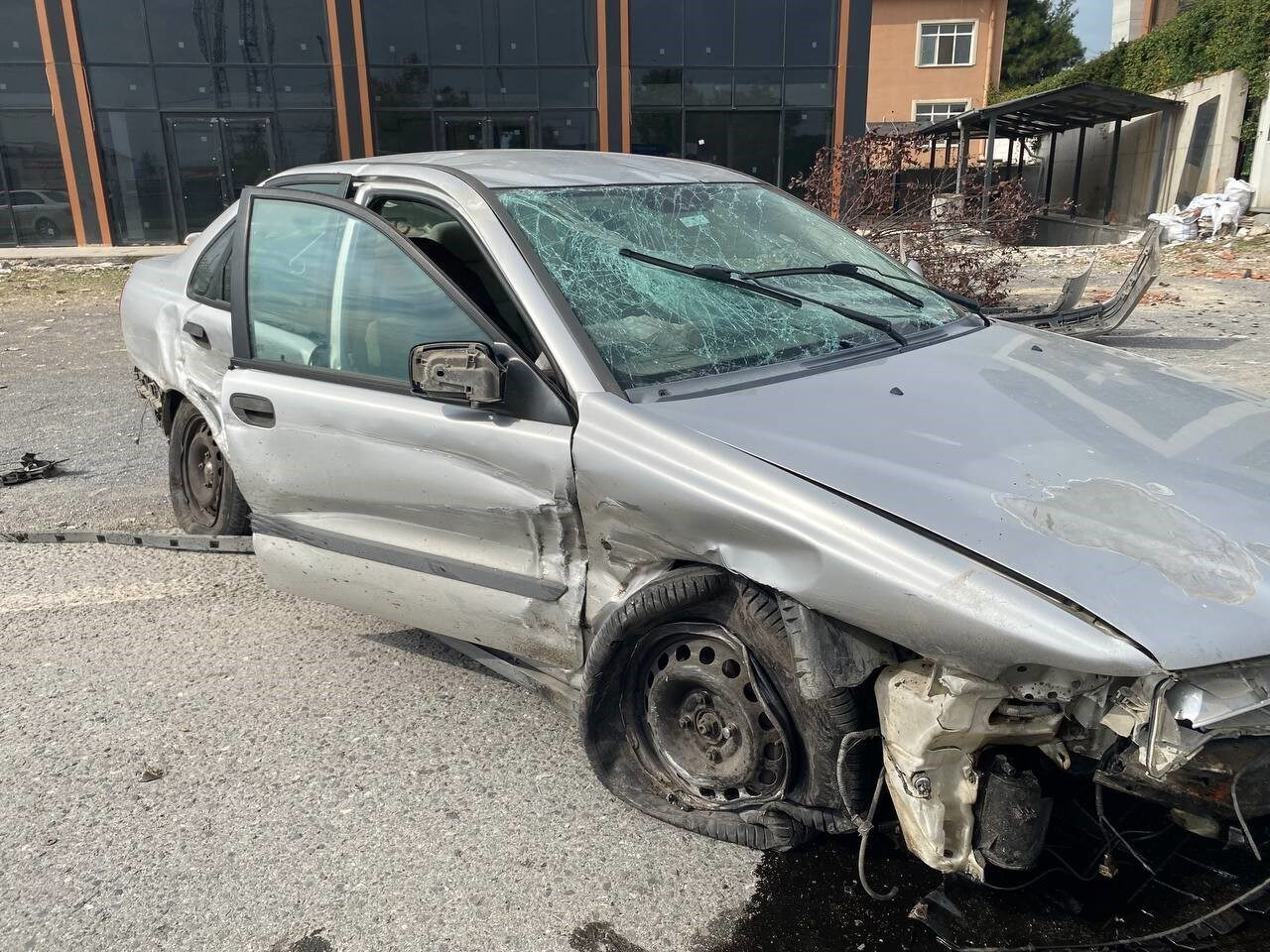 Bursa'nın Mudanya ilçesinde, K.E. (36) yönetimindeki otomobil, direksiyon hakimiyetinin kaybedilmesi